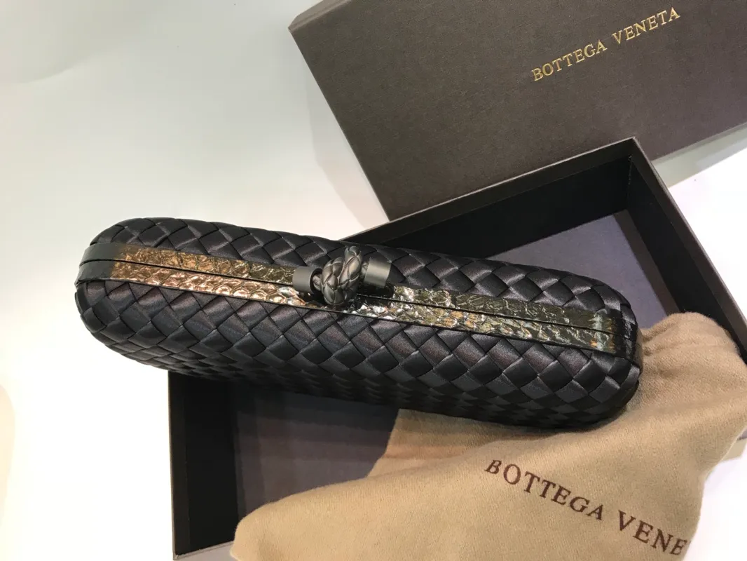 Classic evening bag~~~Japanese imported ribbon➕water snake leather edging material is dense and slippery, not easy to fluff. Size: 24.5cm*10.5cm*6cm 8651L350